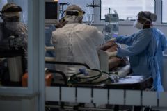 Morte por coronavírus no Brasil continua em crescimento e superlota os leitos hospitalares