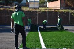 Prefeitura inicia implantação de grama sintética no estádio de Rubião Júnior