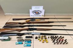 Operação da Força Tática da PM de Pederneiras apreende várias armas de fogo e munições