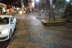 Prefeitura de Botucatu adiciona novo formato de sanitização de ruas na luta contra o coronavírus