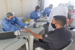 Profissionais de segurança em Botucatu realizam testes rápidos para detecção de covid-19