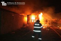 Incêndio em almoxarifado da Secretaria de Saúde traz à tona o abandono de trens em Botucatu