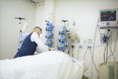 Hospital das Clínicas chega a 73% de ocupação em leitos de pacientes com covid-19 em UTI 