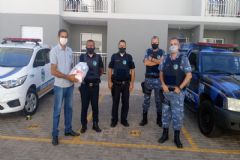 GCM distribui máscaras para novos moradores do Cachoeirinha 4 para prevenção à covid-19
