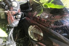 Motocicleta roubada com manchas de sangue é localizada nas proximidades da Castelinho