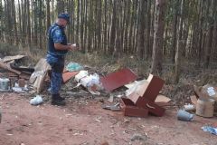 Grupo de Proteção Ambiental flagra materiais inservíveis descartados na estrada da Indiana