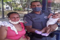 Policiais militares salvam criança que estava engasgada e não conseguia respirar no centro da Cidade