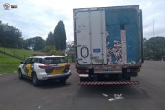 Policiais do TOR prendem caminhoneiro transportando 250 mil maços de cigarros contrabandeados