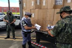 Polícias Ambiental e Rodoviária fazem apreensão de 705 caixas de cigarros contrabandeados 