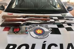 Ao atender crime de violência doméstica PM realiza flagrante de posse ilegal de armas em Itatinga