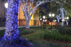 Botucatu Luz 2020: praças começam a ser acesas no domingo para as festividades natalinas