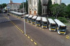 Secretaria Municipal de Educação apresenta 16 novos ônibus da frota do transporte escolar