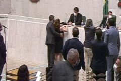 Deputado Fernando Cury é acusado de assédio sexual contra deputada durante sessão legislativa