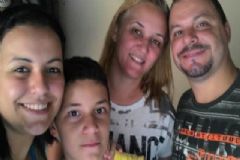 Polícia prende mulher de 24 anos suspeita de matar pai, mãe e irmão em São Bernardo