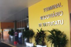 Homem alterado acaba preso no Terminal Rodoviário por dano ao patrimônio público