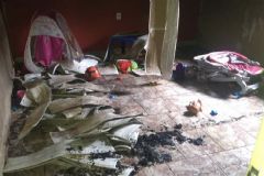 Duas crianças brincando com isqueiro ateiam fogo em colchão numa residência na Cohab I