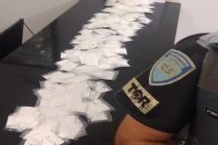 Em patrulhamento pela SP-280 policiais do TOR fazem apreensão de 303 sacolés de cocaína 