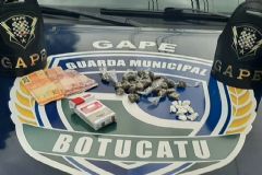 Irmãos adolescentes são apreendidos traficando drogas numa ação desenvolvida pelo GAPE 