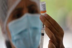 Governo de São Paulo anuncia vacinação contra covid-19 para idosos a partir de 60 anos de idade