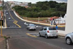 Prefeitura libera trânsito em nova ponte do Rio Lavapés que liga o Centro à região da Vila Jardim