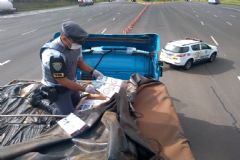 Policiais do TOR abordam em Itatinga caminhão com carga de cigarros contrabandeados