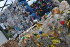 Coleta seletiva de materiais recicláveis em Botucatu colabora com várias famílias carentes