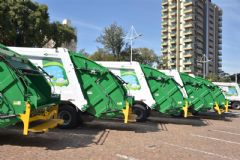 Prefeitura de Botucatu apresenta nova frota de caminhões responsáveis pela coleta de lixo