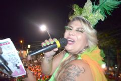 Com alegria, irreverência e descontração Bloco Timelo faz seu carnaval na Avenida Dom Lúcio