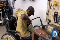 Centro de Inclusão da Prefeitura de Botucatu oferece conserto gratuito de cadeiras de rodas 