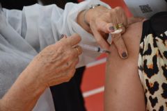 Saúde convida idosos para antecipação da 3ª dose e faltosos para completarem ciclo vacinal contra a covid-19