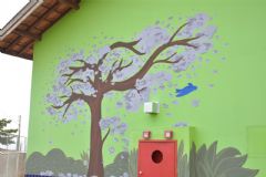 Escola Municipal do Monte Mor ganha desenhos em paredes de artista plástica Juliana Neves 