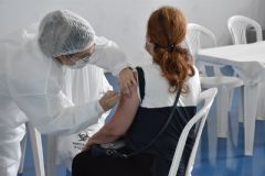 Saúde solicita profissionais de saúde voluntários para vacinação em massa no próximo dia 19