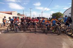 Ciclistas de 11 cidades da região participam da 5ª etapa do Natal Solidário em São Manuel