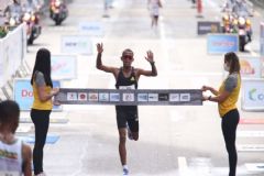 Atleta de Paraguaçu Paulista marca seu nome na Corrida de São Silvestre cruzando a linha de chegada em segundo