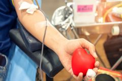 Com estoque baixo Hemocentro do HCFMB busca doadores de sangue para atender a demanda