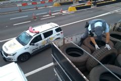 Polícia Rodoviária flagra em rodovia da região crime de descaminho numa carga de pneus da China