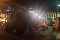 Policiais da DIG de Botucatu recuperam máquina motoniveladora em assentamento clandestino