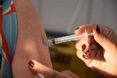 Secretaria de Saúde fará vacinação contra covid-19 em adultos e crianças em postos itinerantes 