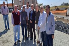 Secretário Estadual de Logística e Transporte visita Botucatu para vistoriar obras em estradas municipais