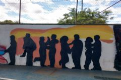 Alunos transformam o ambiente escolar através de desenhos e pinturas no Bairro 24 de Maio