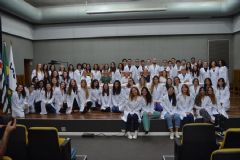 Faculdade de Medicina Veterinária e Zootecnia realiza cerimonial de entrega do jaleco para alunos 