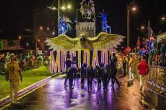 Julgadores de Botucatu elegem Mocidade Unida da Vila Falcão campeã do Carnaval 2023 em Bauru
