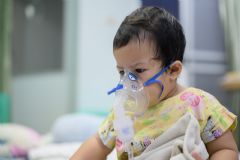 Pediatra explica como proteger as crianças da bronquiolite nas estações mais frias do ano