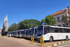 Empresa Pontual apresenta 13 novos veículos para renovação do transporte coletivo
