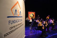 Jovens da Fundação CASA homenageiam em festival de música artistas imortalizados 