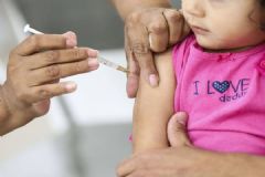 Infectologista da Unesp de Botucatu diz que vacinas inclusas no calendário infantil são obrigatórias 