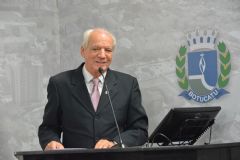 Câmara entrega título de Cidadão Botucatuense ao radialista e empresário Vanderlei dos Santos