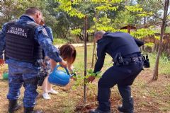 Grupo de Proteção Ambiental da Guarda Civil Municipal realiza ato educativo no Dia da Árvore