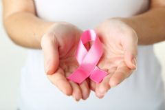 Campanha Outubro Rosa busca conscientizar sobre prevenção e diagnóstico do câncer de mama