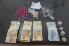 Policiais militares de Botucatu prendem dois indivíduos por tráfico de drogas na Vila Jardim 
